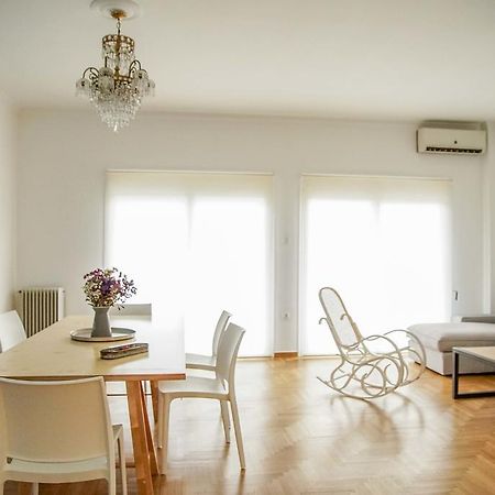 Athenian Blue - Family Apt 5' Minutes From Acropolis Museum Bagian luar foto