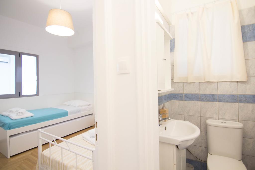 Athenian Blue - Family Apt 5' Minutes From Acropolis Museum Bagian luar foto