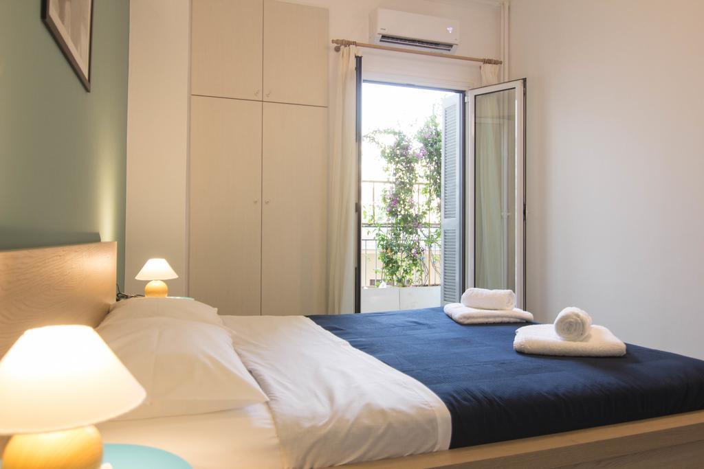 Athenian Blue - Family Apt 5' Minutes From Acropolis Museum Bagian luar foto